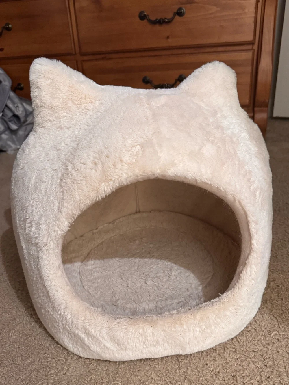 Plush Cream Cat Cave Bed - Cozy Pet Hideaway